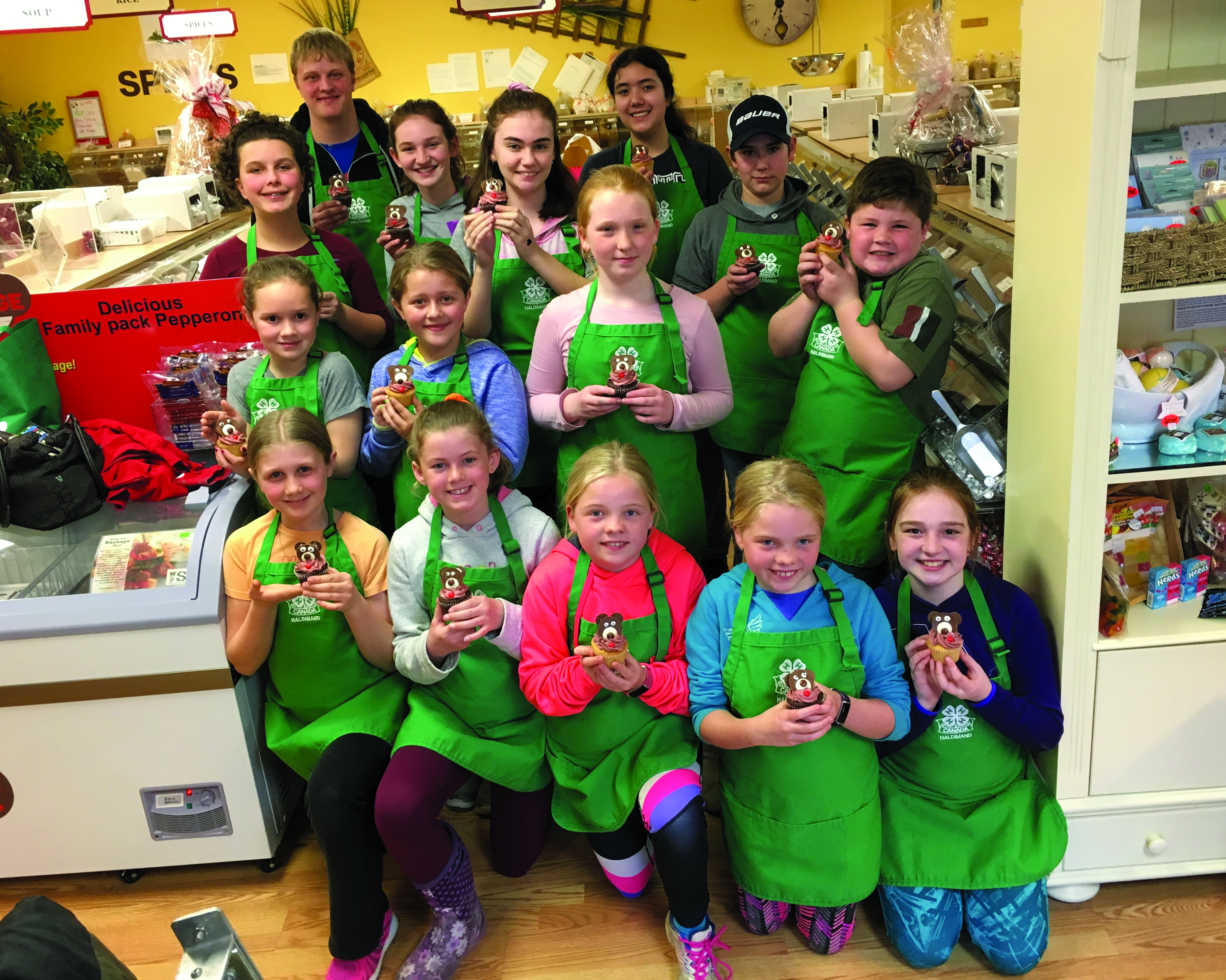 Featured image for 4-H Ultimate Cookie Club learns to decorate cakes