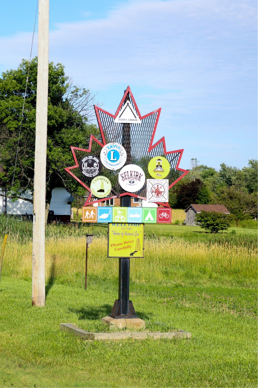 Featured image for New maple leaf signs to welcome Selkirk visitors