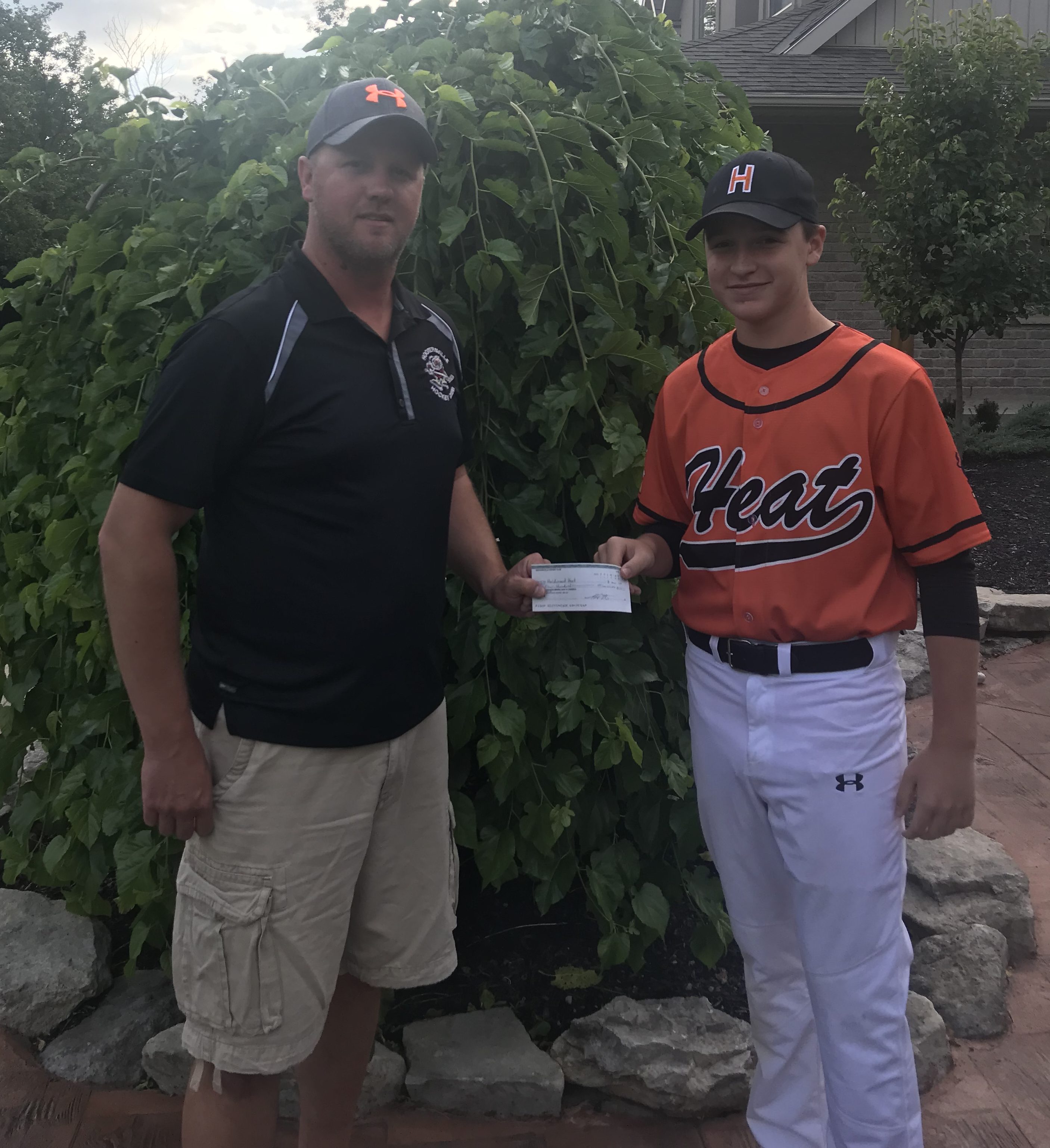 Featured image for Hootersville hockey supports Haldimand Heat