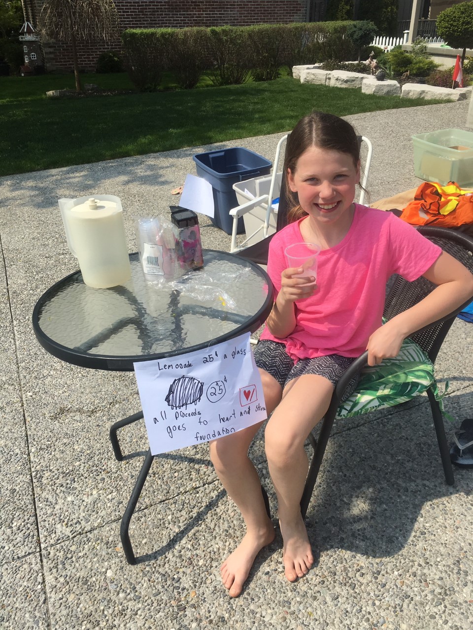 Featured image for Girl sells lemonade for Heart and Stroke