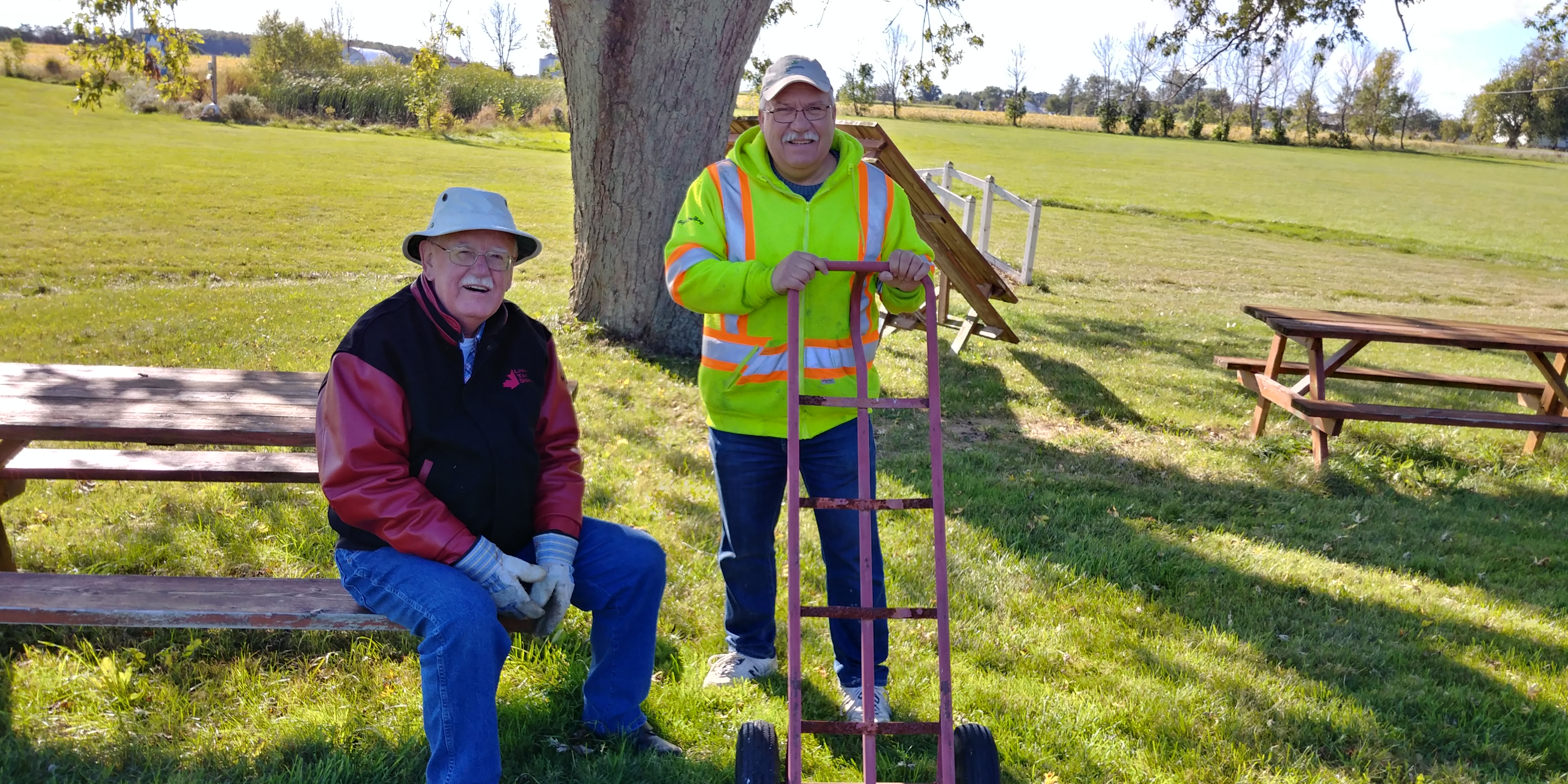 Featured image for Volunteers gather to keep Cottonwood spick and span