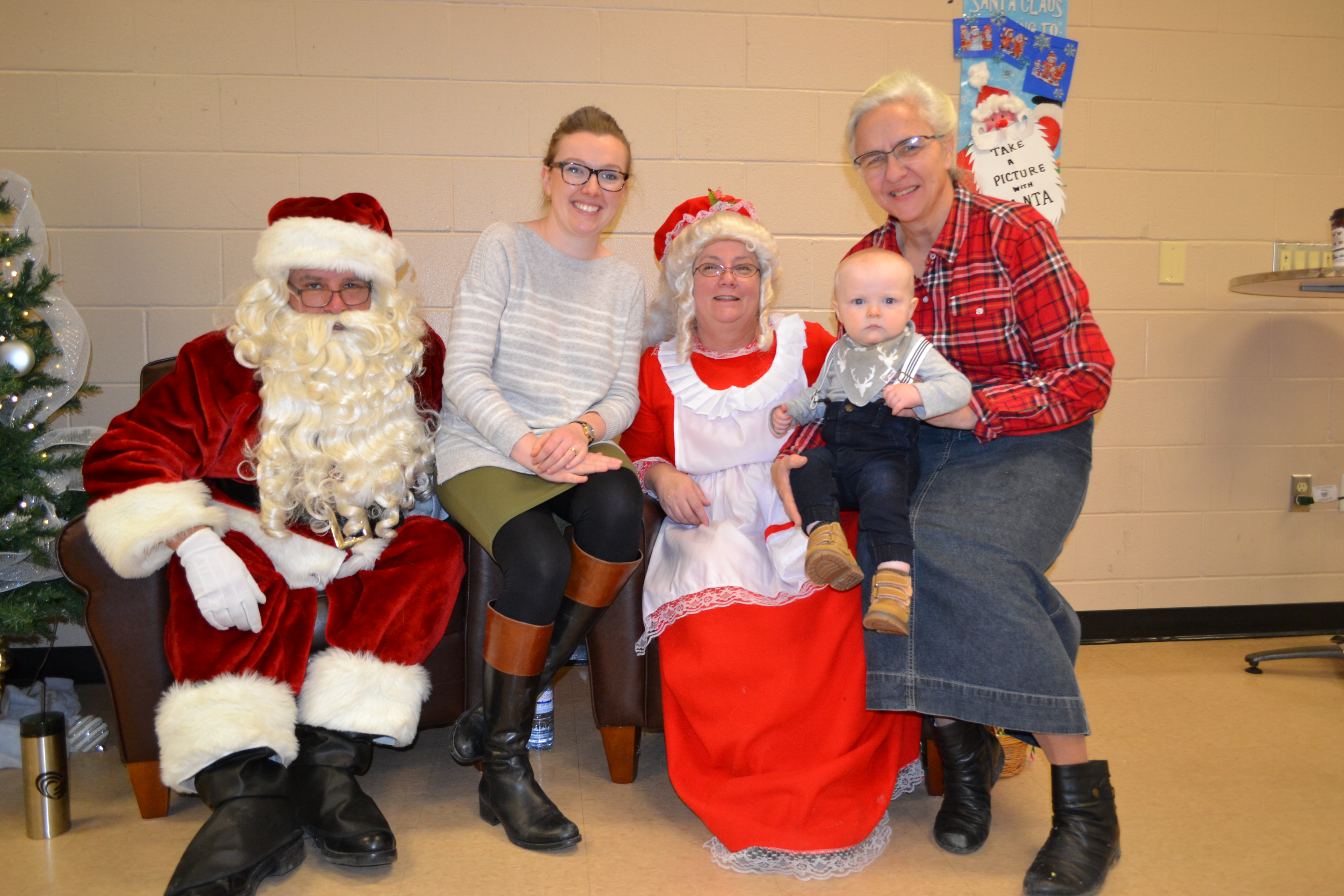 Featured image for Santa visits Dunnville, Cayuga for second week of Christmas events