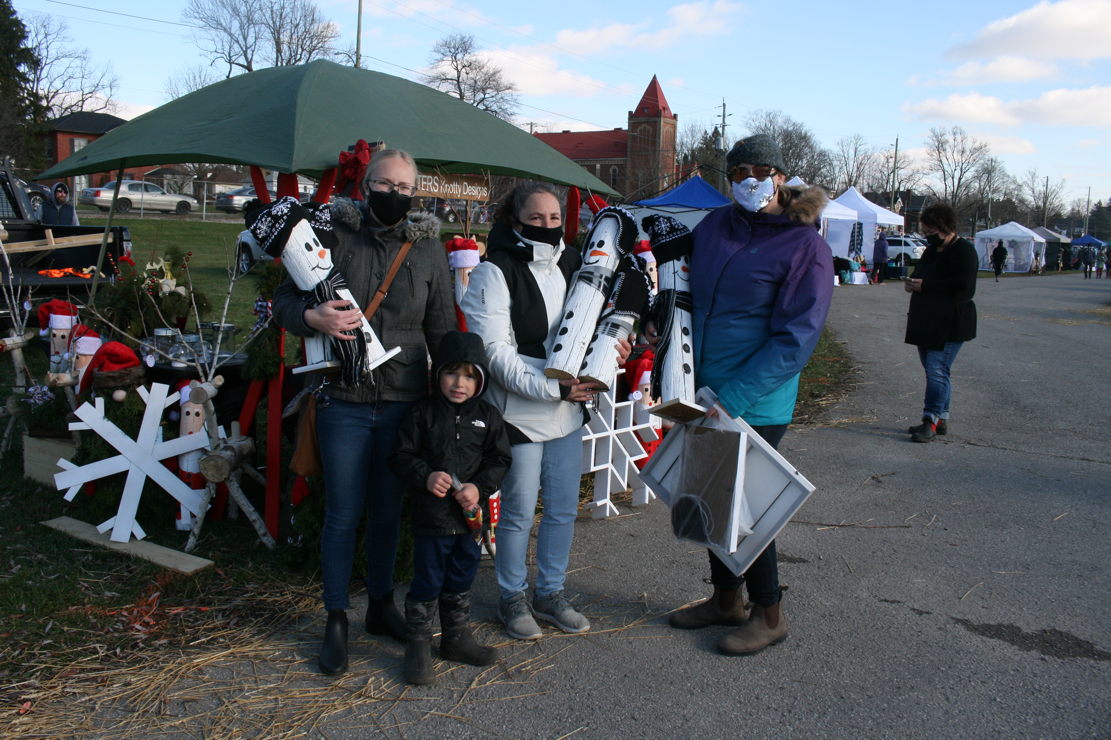 Featured image for Outdoor market at Caledonia Fairgrounds brings Christmas spirit