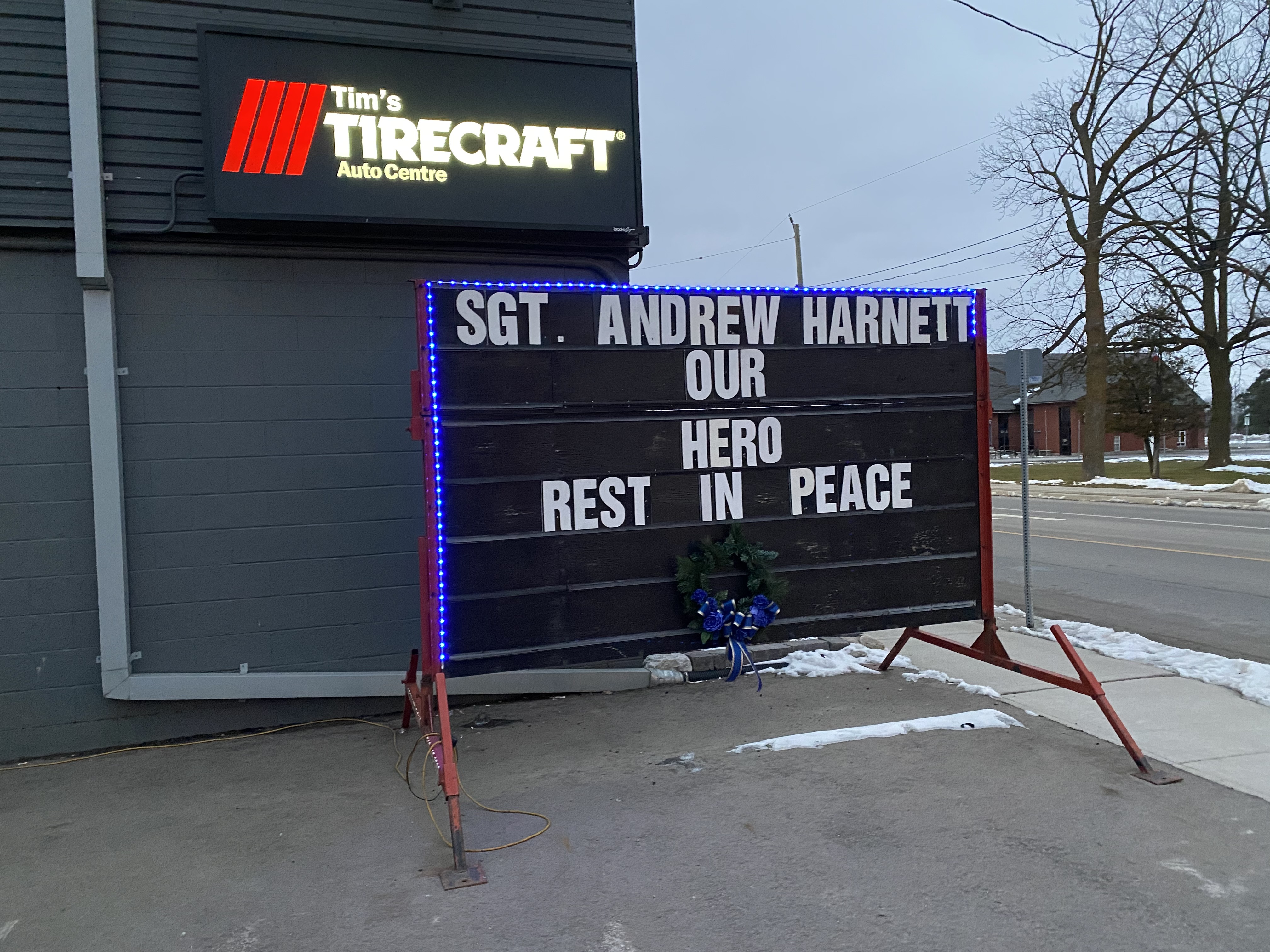 Featured image for Hagersville honours Sergeant Andrew Harnett with blue lights and ribbons