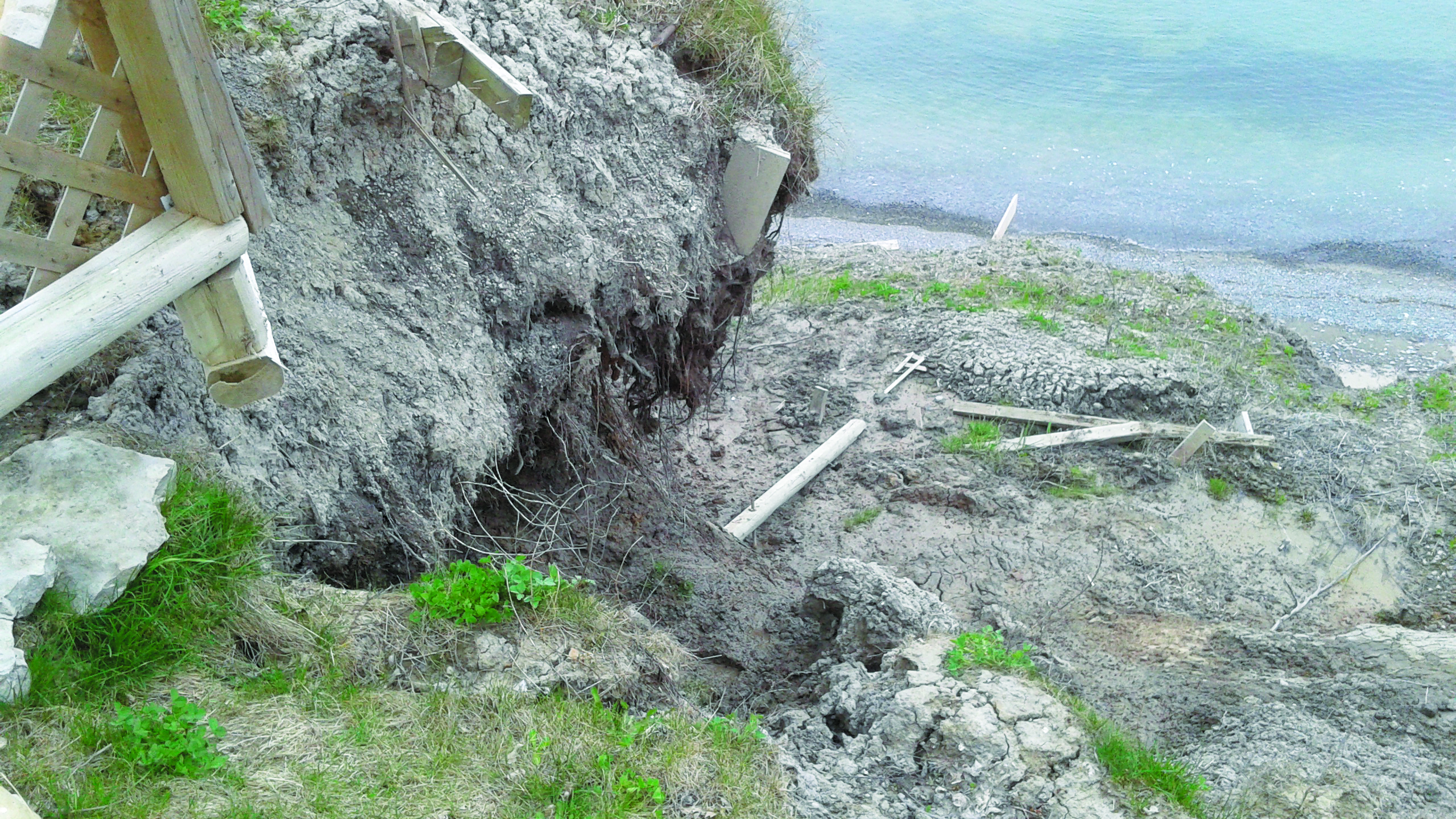 Featured image for Lowbanks residents desperate for help handling erosion