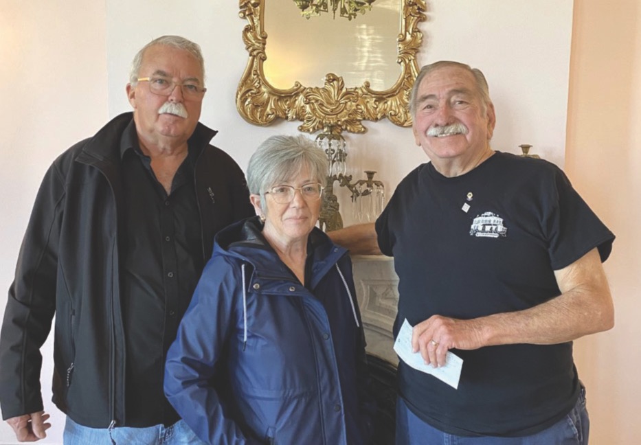 Featured image for Local couple shows their support for Selkirk landmark