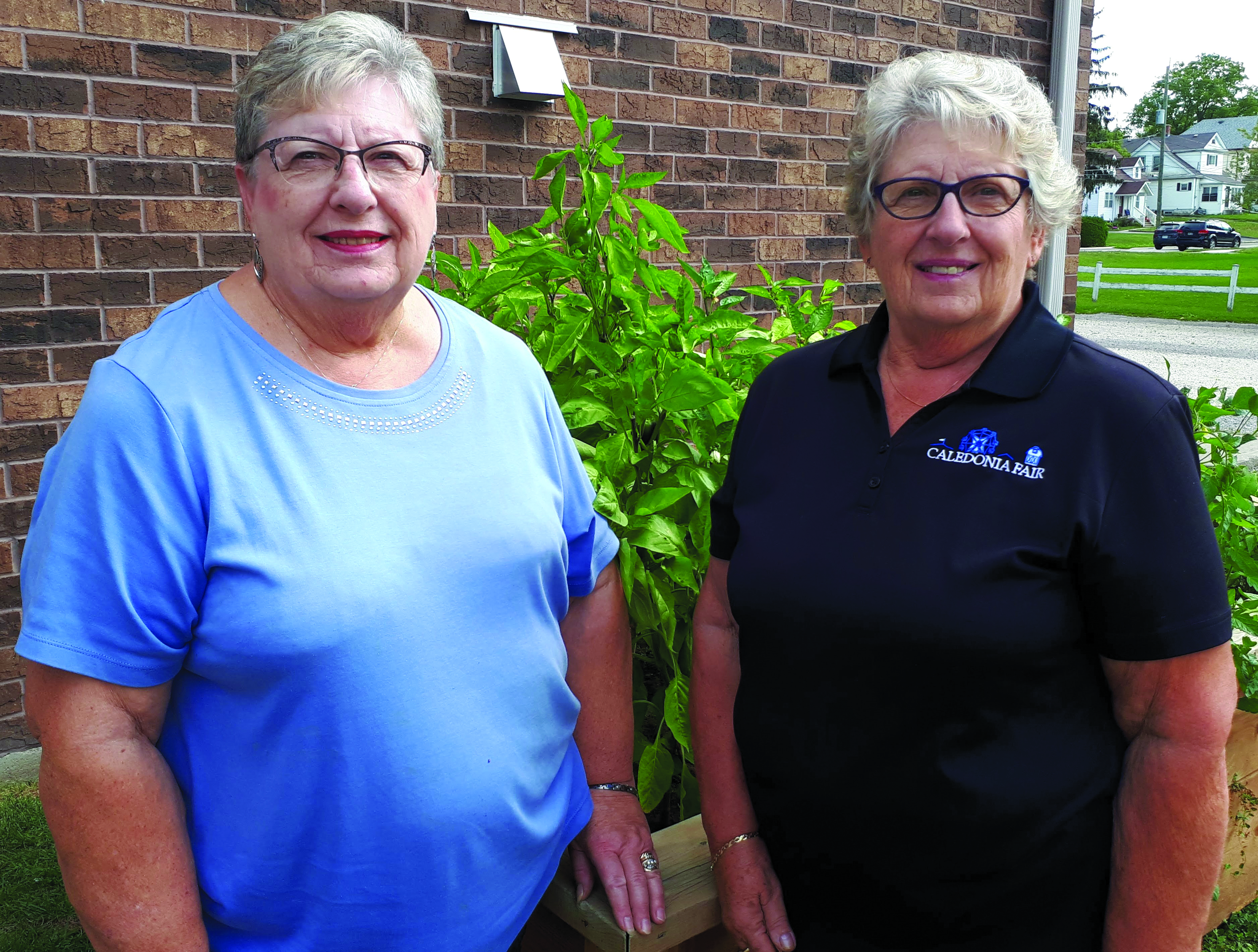 Featured image for Twin sisters lay down roots to help Caledonia and District Food Bank