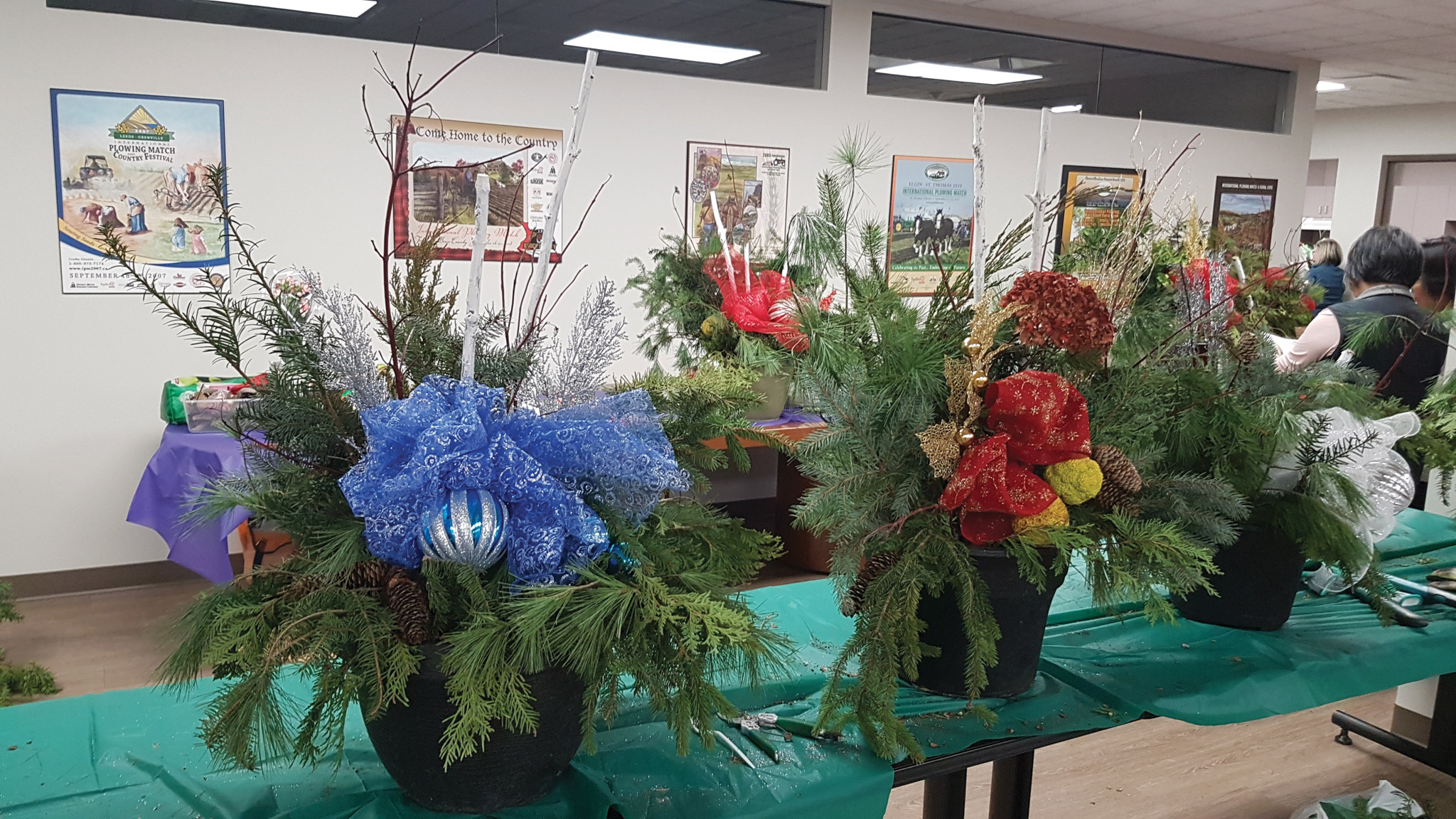 Featured image for Women’s Institute hosts Evergreen Arrangement workshop